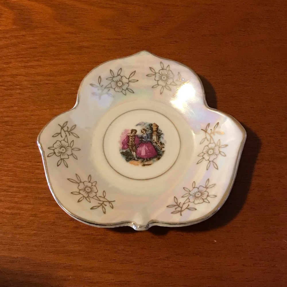 Pretty Teacup Set - Picture 2 of 9